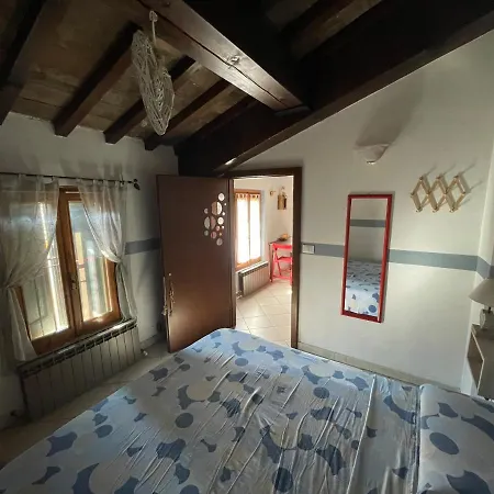 Independent Little Loft In Modène